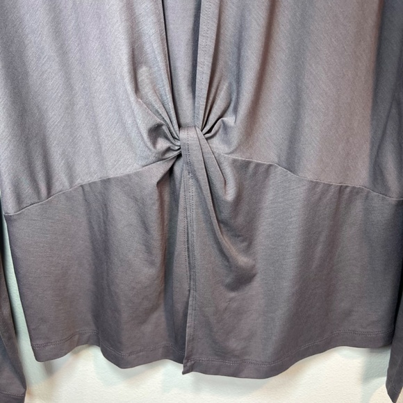 Athleta Women's Essence Twist Back Long Sleeve Shirt Top Gray Athletic Sz Medium - Picture 9 of 11